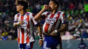 San Luis sorprende y vence de último minuto al León