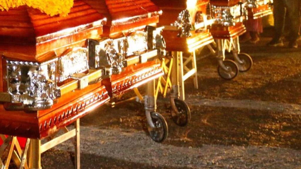 Sepultan a madre y hermanitas víctimas de feminicidio