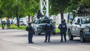 Detienen a 10 presuntos integrantes del crimen organizado en Sinaloa