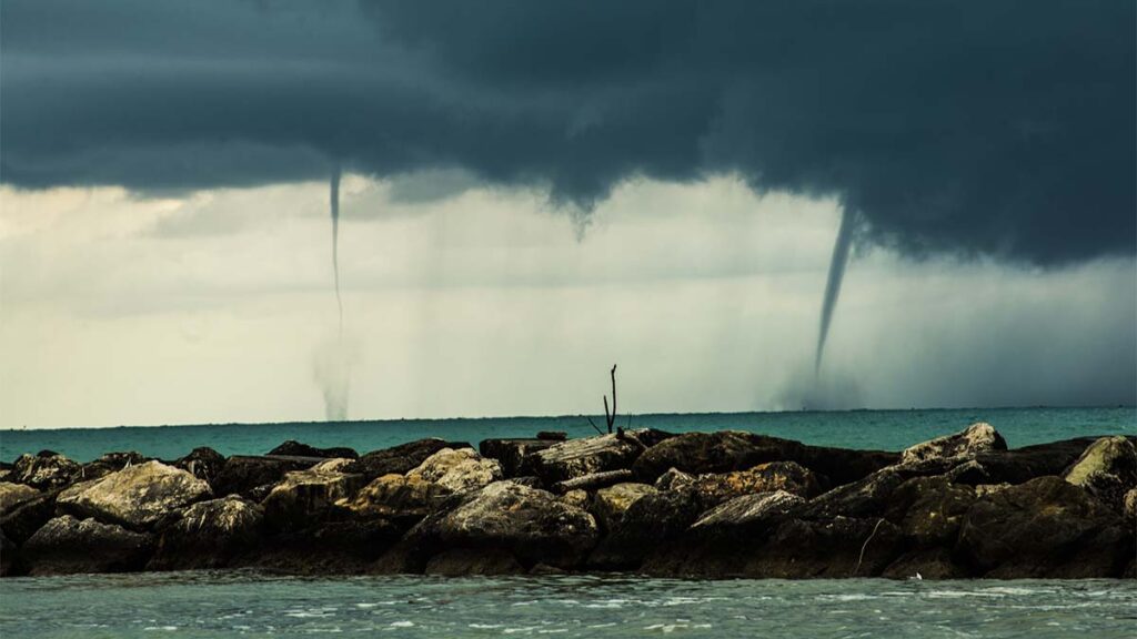 Las culebras de agua y las trombas marinas son lo mismo