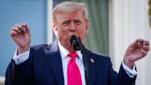 Trump amenaza con imponer aranceles a países sin acuerdos a partir de esta fecha