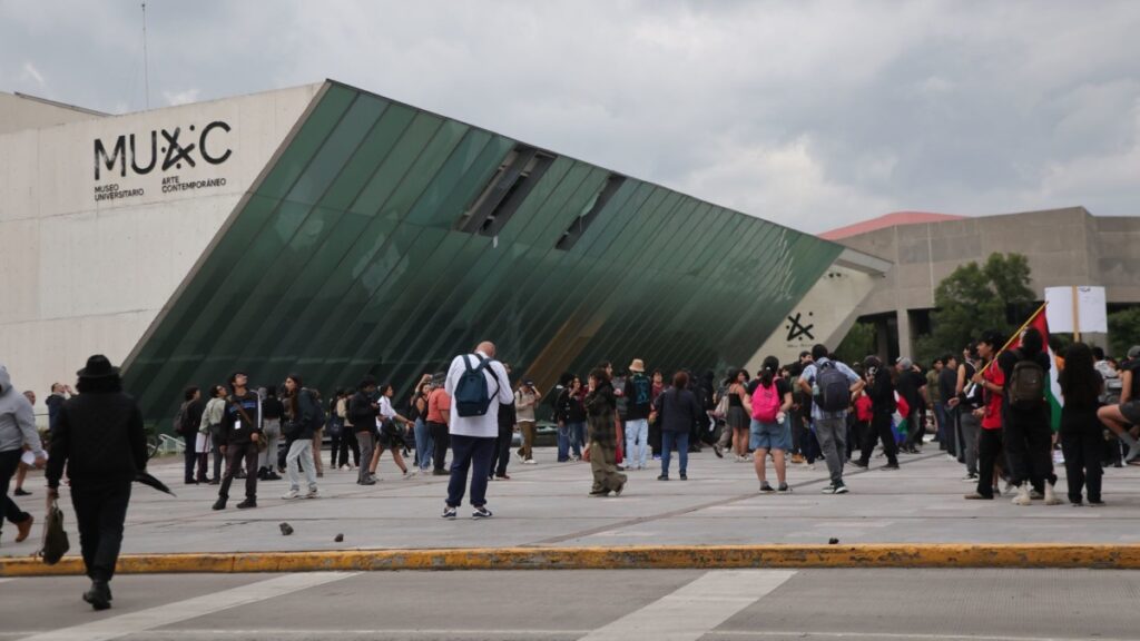 UNAM condena destrucción y violencia contra Centro Cultural Universitario en marcha contra la gentrificación