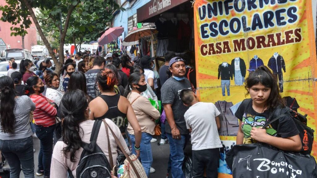 Alumnos de primaria, secundaria y CAM recibirán más de mil pesos por útiles y uniformes en agosto 2025 a través del programa de la CDMX