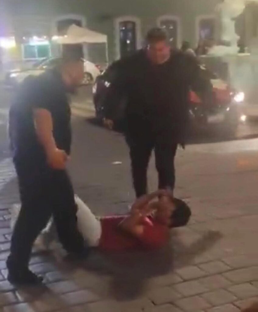 Golpean cadeneros a joven en Tlaxcala.