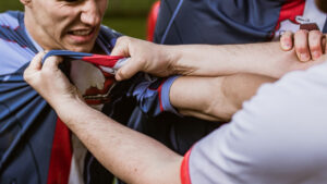 Violencia se hace presente en Tigres vs América y Chivas vs Juárez; Liga Mx condena actos