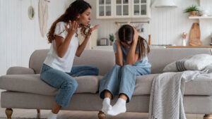 El abuso verbal es tan dañino como el abuso físico para la salud mental de los niños
