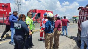 Tremenda carambola: camión sin frenos choca contra 12 vehículos en Temoaya