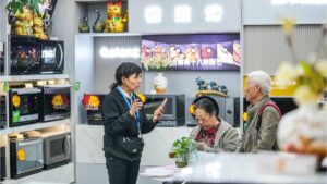 China apuesta por la “economía plateada” con electrodomésticos para adultos mayores