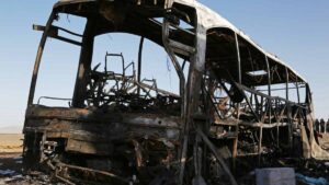 Accidente en Afganistán: sube a 76 el saldo de muertos tras choque de autobús