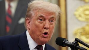 Trump anuncia arancel del 100% a chips y semiconductores importados