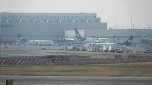 Evalúan zonas con encharcamiento del AICM tras lluvias recientes