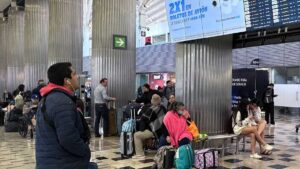 Terminal 2 de AICM opera con normalidad tras lluvias: testimonios de afectados