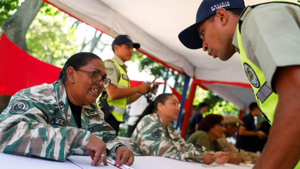 Venezuela moviliza milicianos en respuesta al despliegue de buque de guerra estadounidense