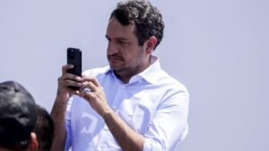 Andrés Manuel López Beltrán justifica viaje a Japón: “Fue con mis recursos”