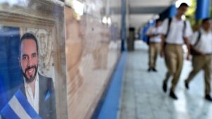 ¿Cuáles son las polémicas reglas de Bukele para estudiantes?