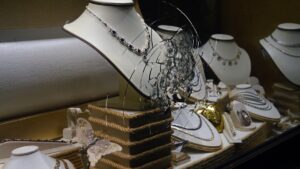 Asaltan joyería en Parque Lindavista y huyen hacia el Edomex