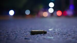 Muere el actor Adam Turck por un disparo al intentar ayudar en una disputa