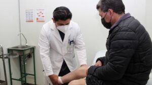 12 millones sin atención médica gratuita; privados ganan terreno