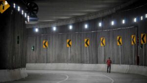 Video: automóvil derrapa y casi embiste a reporteros en CDMX