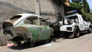 Multa de más de 2 mil pesos por dejar un auto abandonado en CDMX