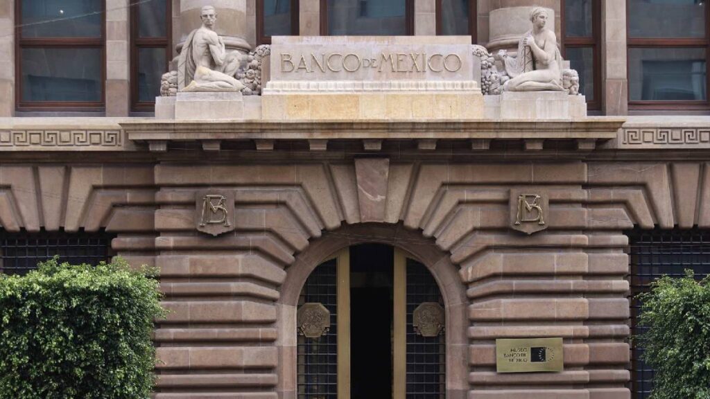 Banxico sube su previsión de crecimiento a 0.6% en 2025, pero advierte que la economía mexicana sigue entre atonía y estancamiento.