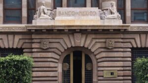 Banxico mejora pronóstico de PIB 2025 a 0.6%, pero alerta de “estancamiento”