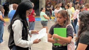 Residentes de California cruzan frontera hacia Tijuana para tramitar nacionalidad mexicana