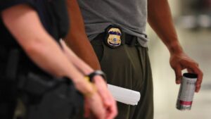 Sin saberlo: famosos, una empresa de mudanzas e IndyCar en campañas antimigrantes