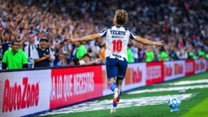Rayados golea al Necaxa y asegura el liderato en la Liga MX