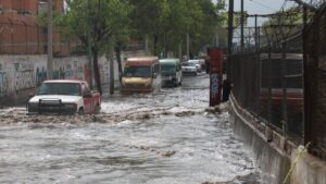 Capitalinos reciben alerta por lluvias en el celular