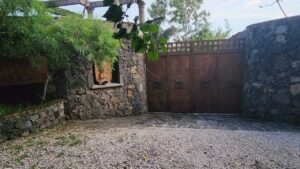 Comuneros aseguran que Noroña compró casa en zona prohibida de Tepoztlán