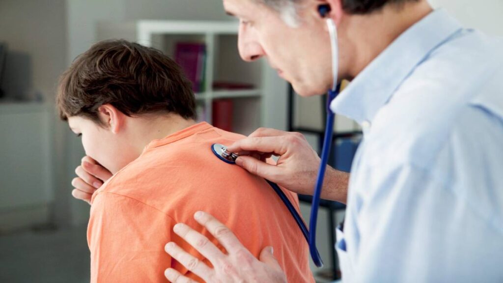 Casos de coqueluchoide se cuadriplicaron con respecto a 2024, niños los más afectados