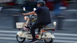 CDMX regulará a motobicis: placas se entregarán en diciembre