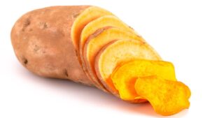 Cómo preparar chips de cáscaras de verduras: receta fácil, rápida y sin desperdicio