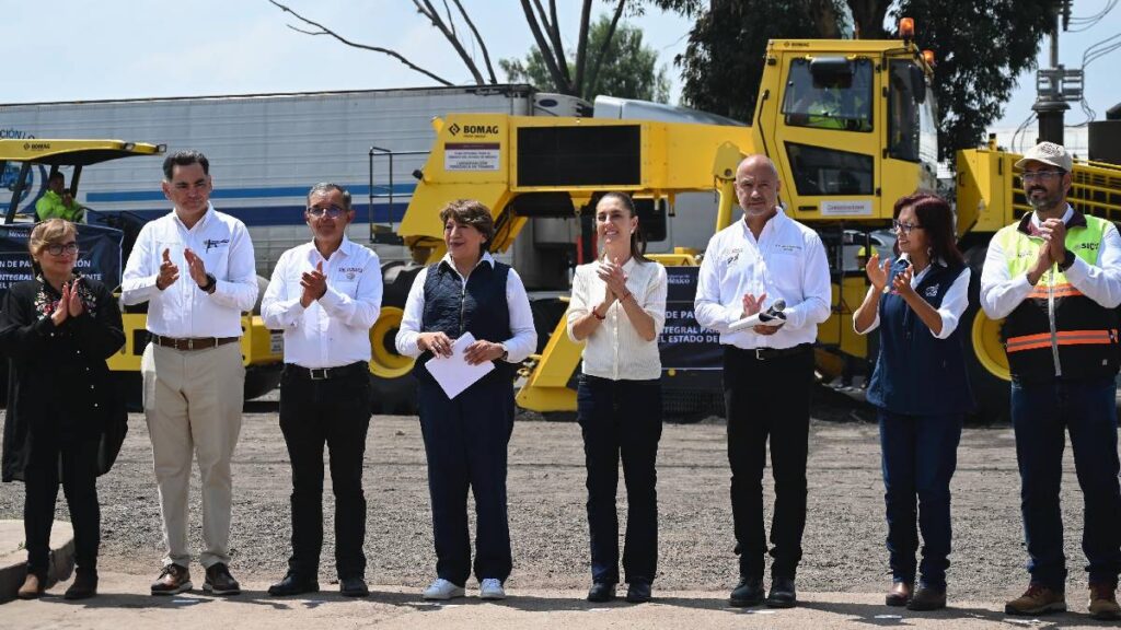 Claudia Sheinbaum dio el banderazo a los primeros trenes de repavimentación en Acolman; el plan busca dejar al 100% las carreteras federales.