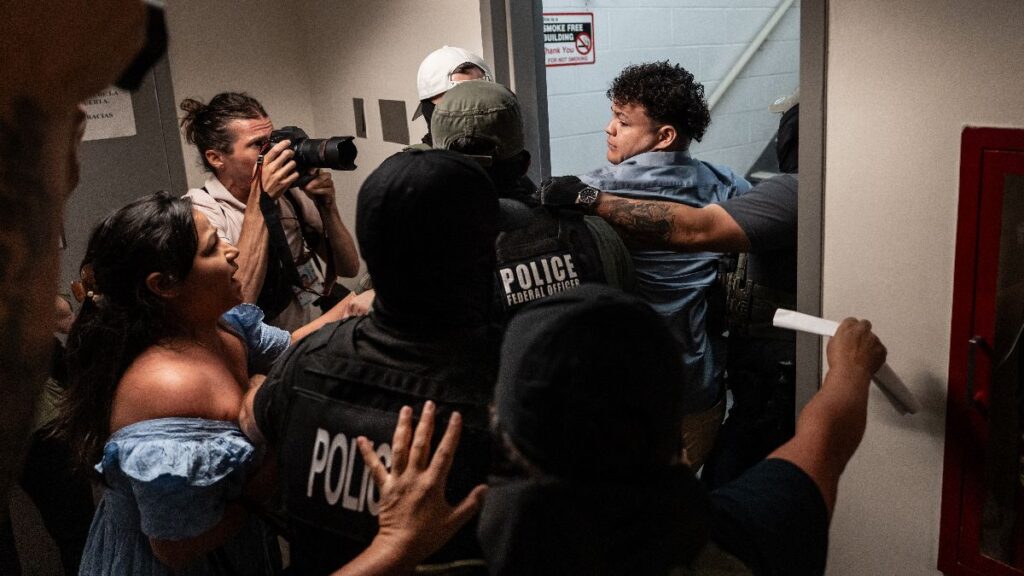 En tribunales, así detiene el ICE a migrantes indocumentados