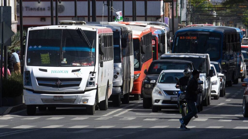 Aumento de tarifa de transporte público Edomex se revisa.