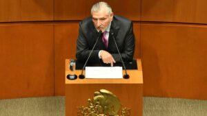 Presentan solicitud de juicio político contra Adán Augusto López