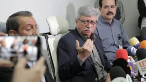 Exsecretario de Salud de Sinaloa sufre violento asalto en Culiacán