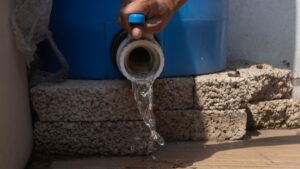 Escuelas aprovechan el agua de lluvia y evitan el desabasto, y gasto en pipas