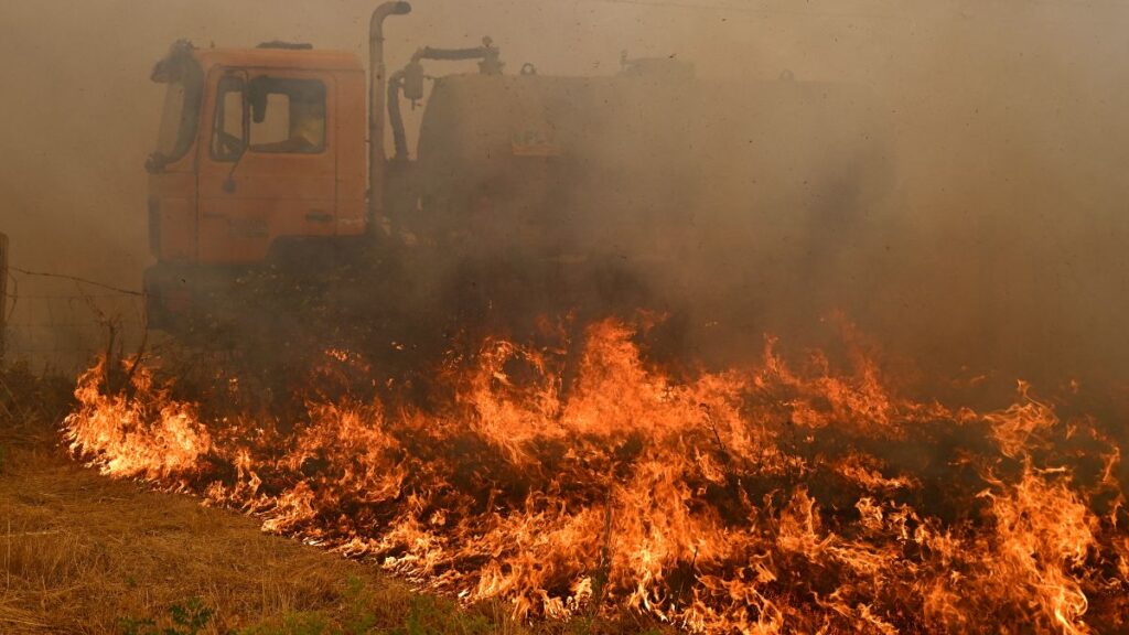 España arde: incendios arrasan el noroeste y el oeste del país