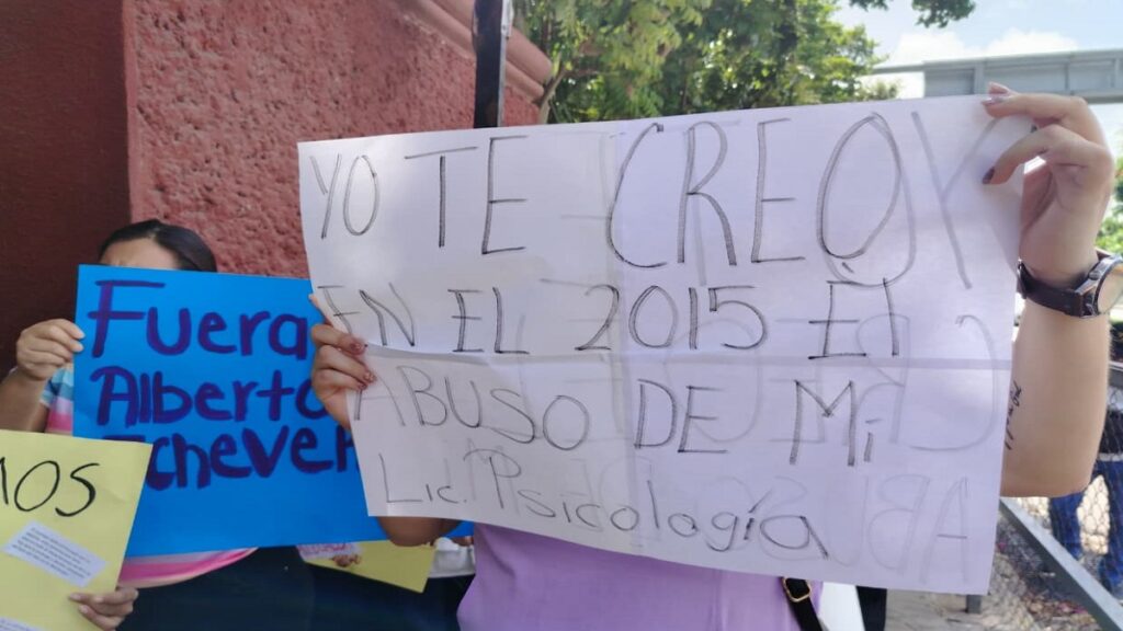 estudiantes-protestan-y-denuncian-acoso-por-parte-de-director-de-la-ctm-en-merida