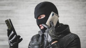 ¿Eres tú, mamá? Clonan voces con IA para extorsionar; recomiendan usar palabra clave para no caer en llamadas falsas