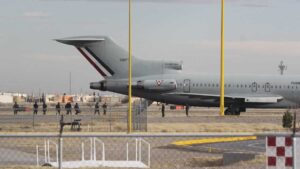 México entrega a EE. UU. a 26 presos; “La Tuta” y “El Cuini”, entre ellos