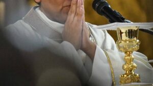 Diócesis de Tepic advierte sobre falso sacerdote que sigue oficiando misas