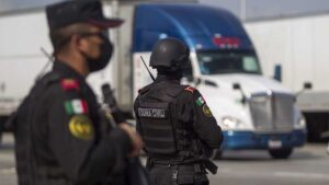 Buscan a elemento de la Fuerza Civil que atropelló y mató a ciclista en Monterrey