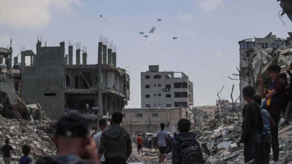 Ataque israelí en Ciudad de Gaza deja siete muertos y decenas de heridos; varios niños entre las víctimas.