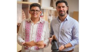 ¿Nueva polémica? Alcalde de Sahuayo, Michoacán, reclama que huaraches de Adidas son originarios de su municipio