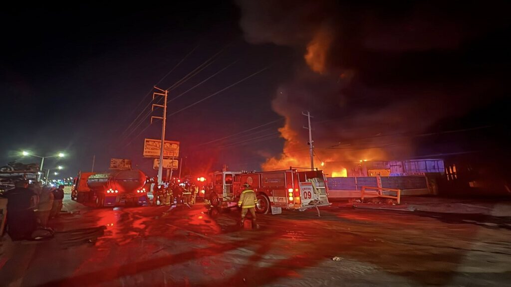 fuerte-incendio-consume-recicladora-en-reynosa-tamaulipas