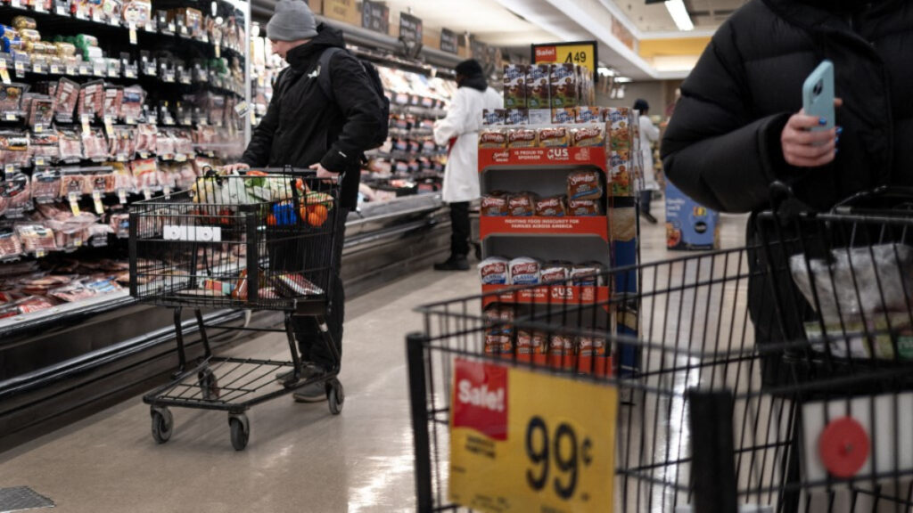 Trump eleva inflación en EE. UU. con medidas contra jitomate y ganado